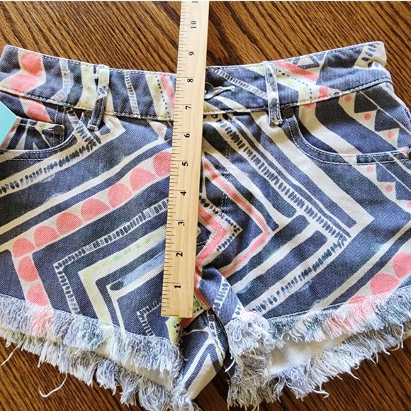 Roxy Button Fly Colorful Aztec Tribal Fringe Boho Jean Shorts Size 25 - Picture 8 of 8
